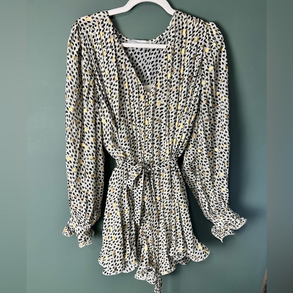 White romper with black and gold spots - Picture 3 of 5